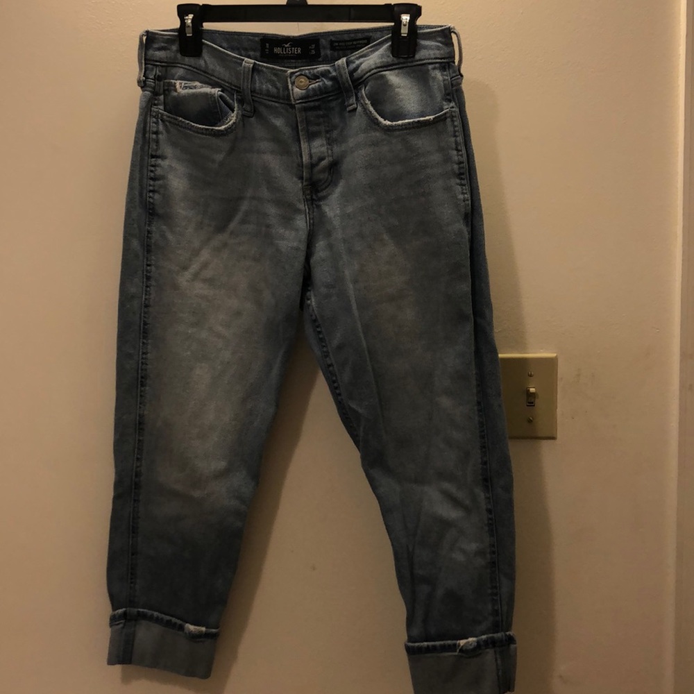 Hollister low rise cropped boyfriend jeans
